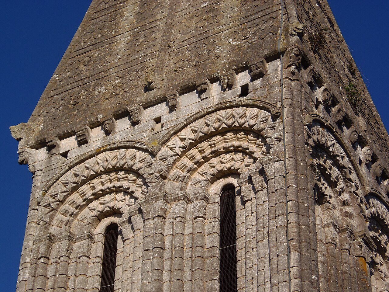Église Saint-Loup de Saint-Loup-Hors